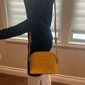 Yellow mustard purse